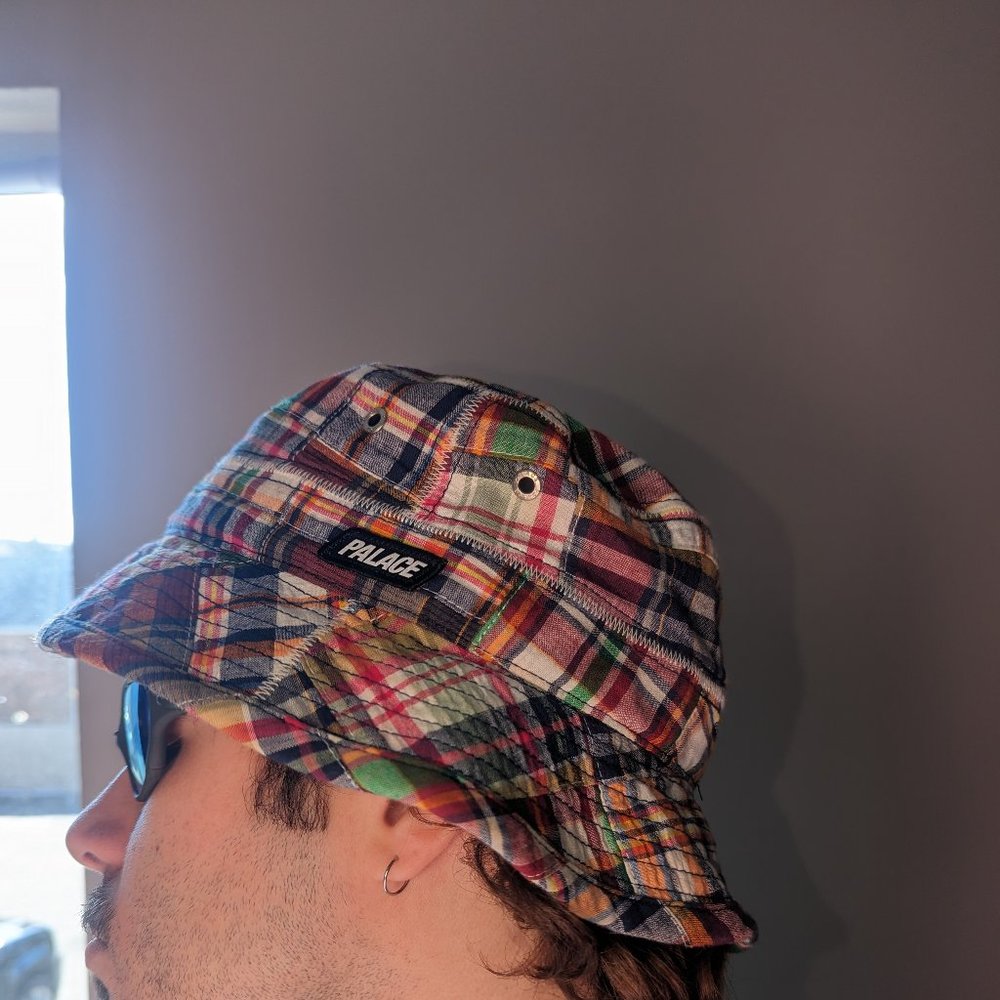 PALACE BUCKET HAT